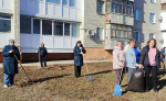 Сегодня в рамках объявленного губернатором области Романом Бусаргиным весеннего месячника по благоустройству прошёл первый после зимы общеобластной субботник на территории нашего района