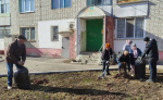 Сегодня в рамках объявленного губернатором области Романом Бусаргиным весеннего месячника по благоустройству прошёл первый после зимы общеобластной субботник на территории нашего района