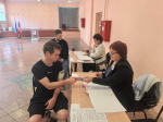 Во второй день дополнительных выборов депутатов Совета депутатов Мечетненского муниципального образования одними из первых на избирательных участках оказались молодые граждане