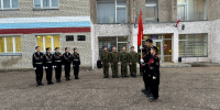 В рамках работы управления образования администрации района в МБОУ-СОШ р.п. Советское состоялся митинг, посвящённый Дню неизвестного солдата - Советский район